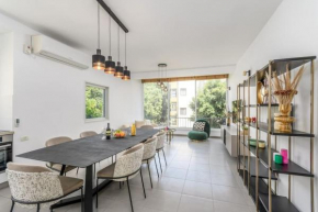 New Gordon Beach - Stylish 3BR Near the Sea